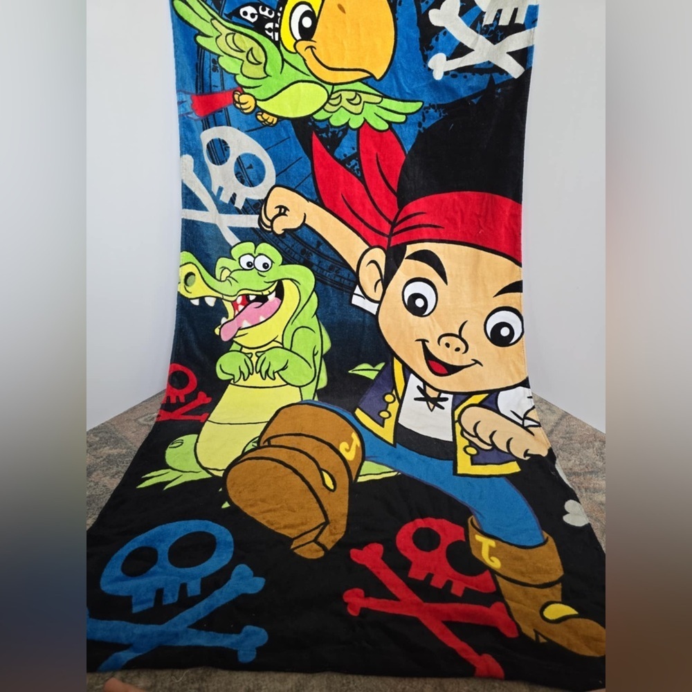 Disney Store Jake and the Neverland Pirates Parrot Beach Towel Pool Bath
